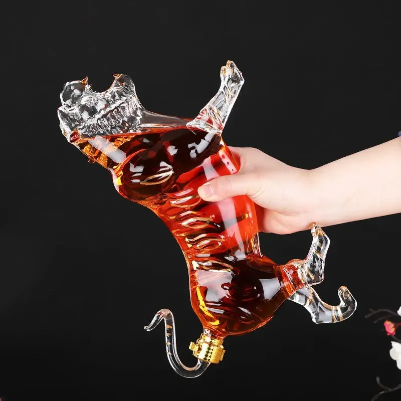 Hübscher, tigerförmiger, bleif – Wine Beer And Spirits Bewertung und Preis